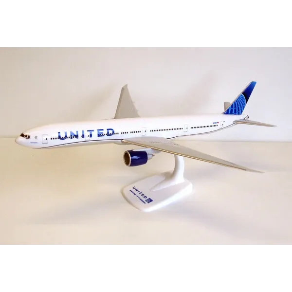 United Airlines Boeing 777-300ER Plastic - 1/200