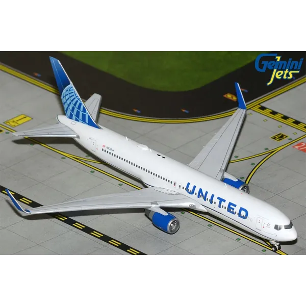 Gemini Jets United Airlines Boeing 767-300ER Diecast - N670UA - 1/400