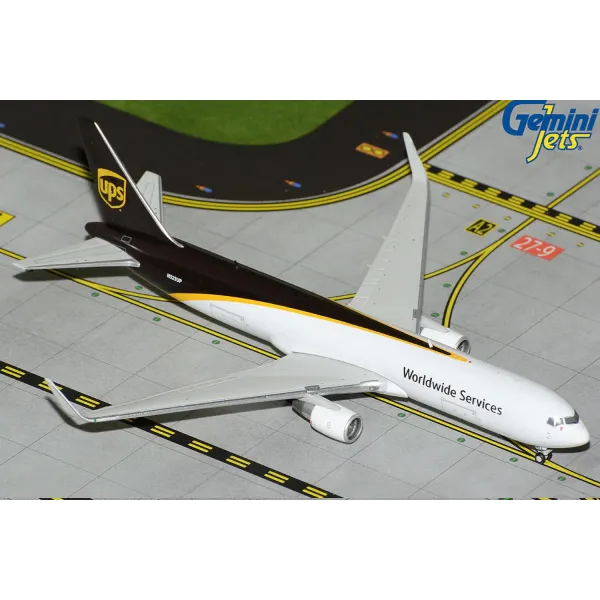 Gemini Jets UPS Boeing 767-300ERF Diecast - N323UP - 1/400
