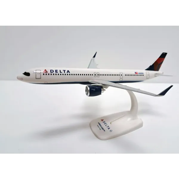 Delta Airbus A321 Neo Plastic Model - 1/200