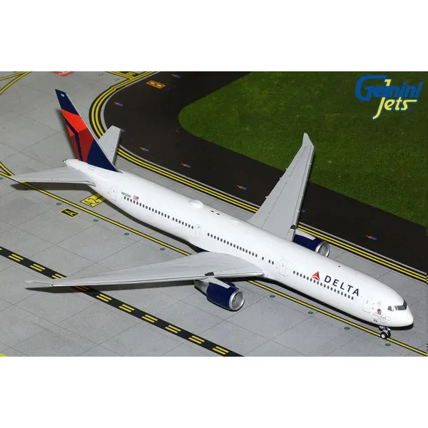 Gemini Jets Delta Airbus Boeing 767-400ER "Vince Dooley" Livery Diecast - N842MH - 1/200