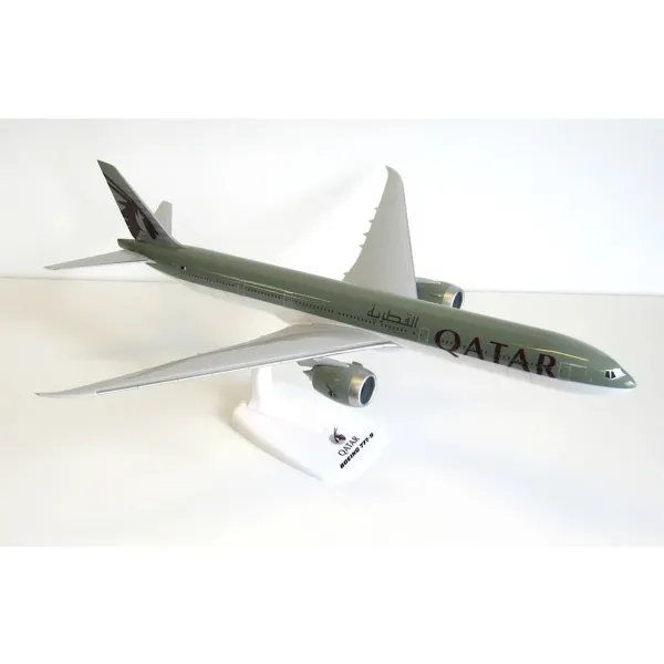 Qatar Boeing 777-9X Plastic Model - 1/200