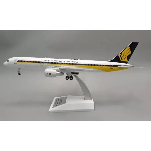 Singapore Airlines Boeing 757-200 - 9V-SGM - Diecast - 1/200