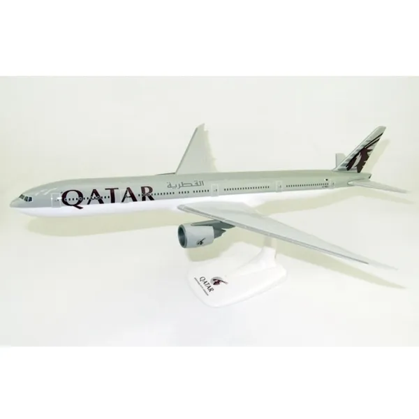 Qatar Boeing 777-300ER Plastic Model - 1/200