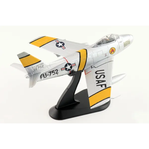 F 86E Sabre George Davis 4th Fighter 334TH FIS USAF 1952 Diecast - 1/72