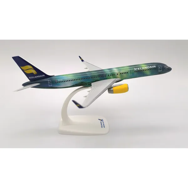 Icelandair Boeing 767-300ER Plastic Model - 1/200