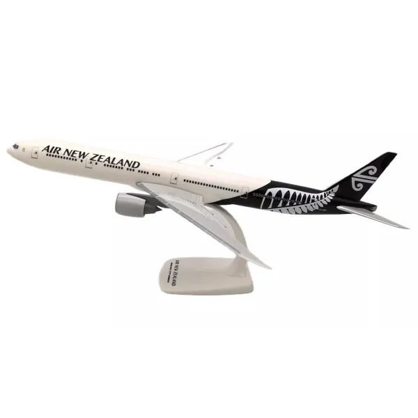 Air New Zealand Boeing 777-300ER Plastic Model - ZK-OKR - 1/200