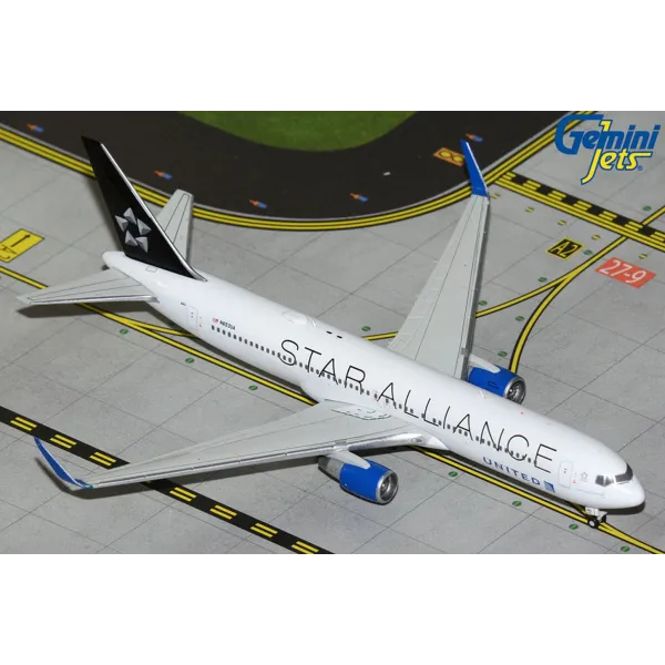 Gemini Jets United Airlines Boeing 767-300ER Star Alliance Livery Diecast - N1653UA - 1/400