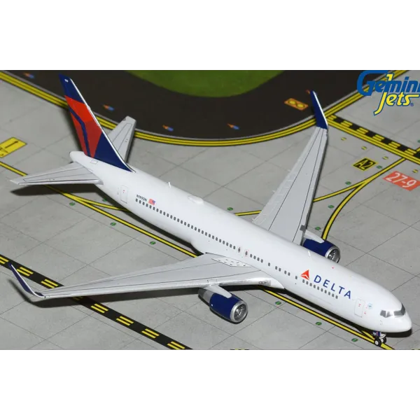 Gemini Jets Delta Airlines Boeing 767-300ER(W) Diecast - N199DN - 1/400