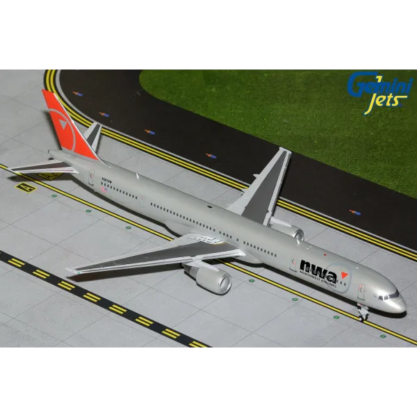 Gemini Jets Northwest Airlines B757-300 Final Livery Diecast - N587NW - 1/200