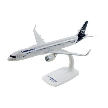 Lufthansa Airbus A321 Neo Plastic Model - 1/200