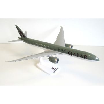 Qatar Boeing 777-9X Plastic Model - 1/200