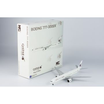 Qatar Airways Boeing 777-300ER Retro Livery Diecast - A7-BOC- 1/400