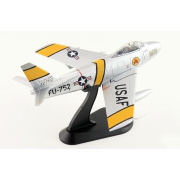 F 86E Sabre George Davis 4th Fighter 334TH FIS USAF 1952 Diecast - 1/72