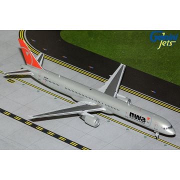 Gemini Jets Northwest Airlines B757-300 Final Livery Diecast - N587NW - 1/200