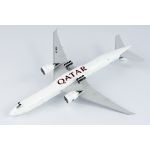 Qatar Airways Boeing 777-300ER Retro Livery Diecast - A7-BOC- 1/400