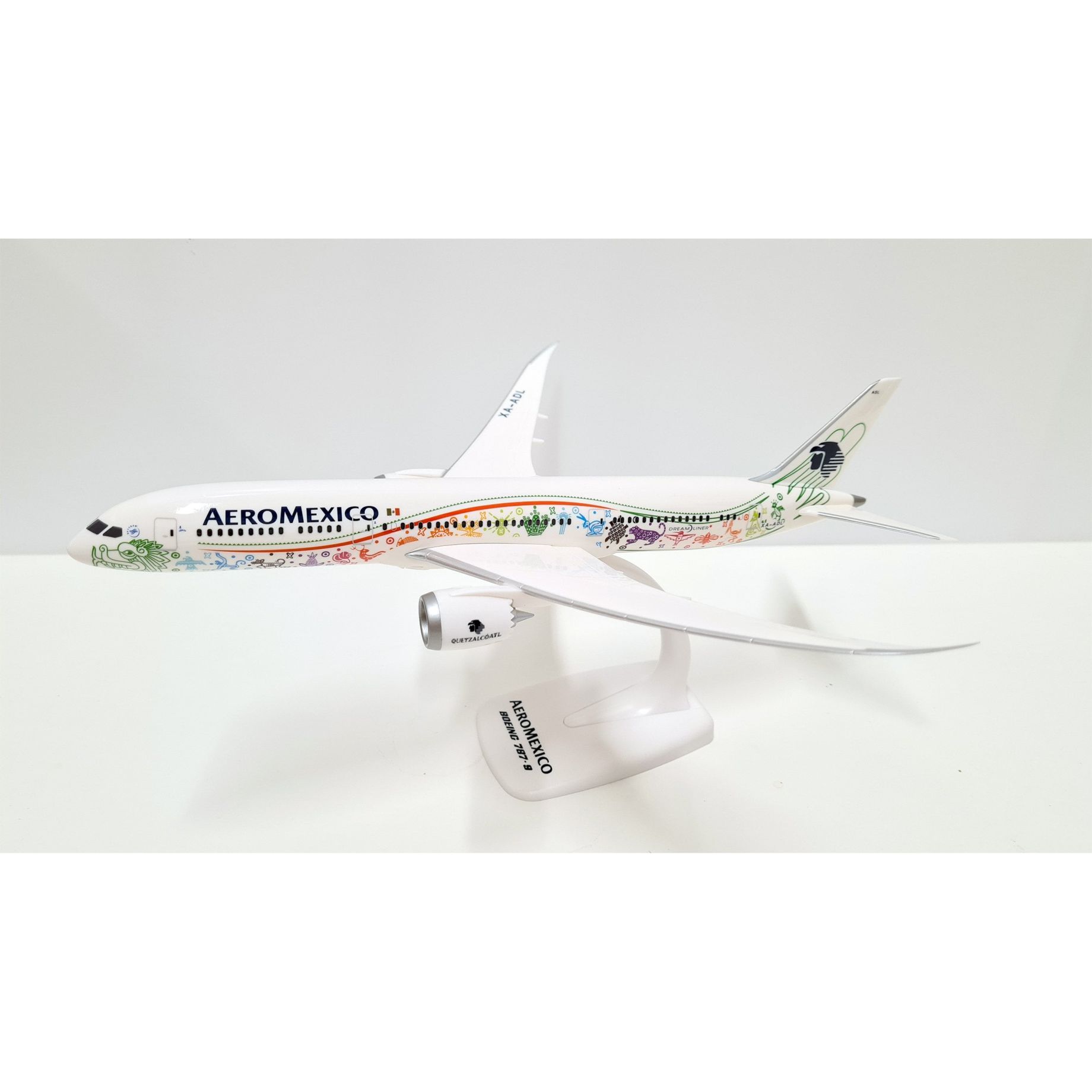 PPC Holland AeroMexico B787-9 Plastic Model - Scale 1:200