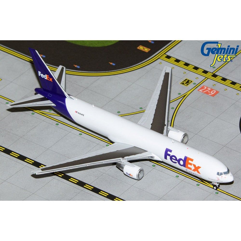 Gemini Jets Fed-Ex Boeing 767-300ERF(W) Diecast - N104FE - 1/400